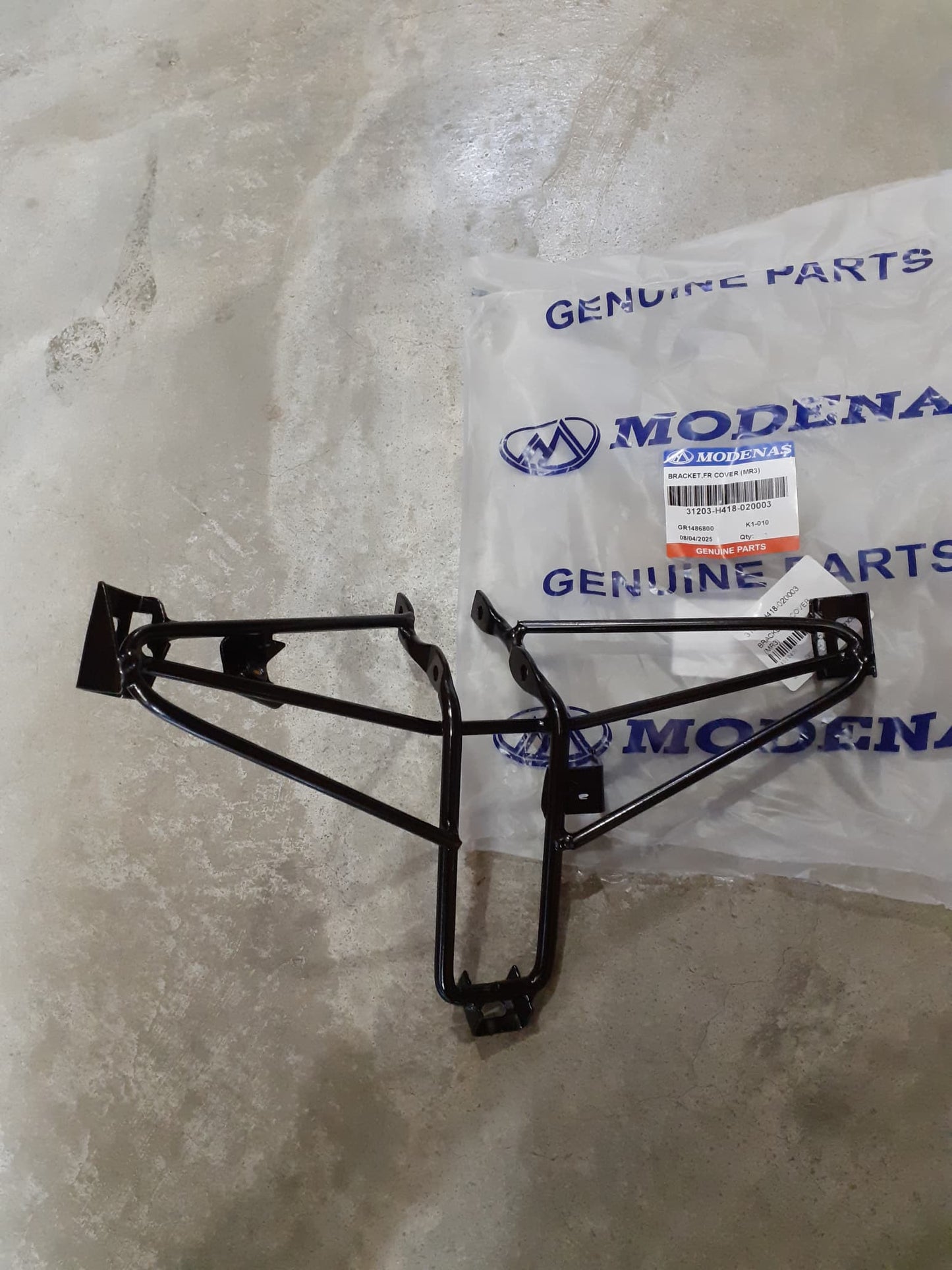 BRACKET,FR COVER (MR3)