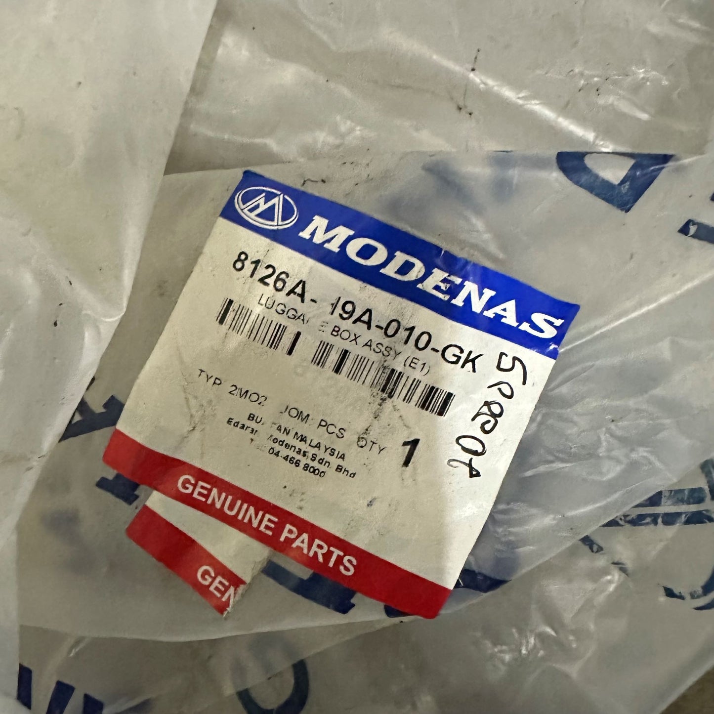 LUGGAGE BOX ASSY (E1)-1