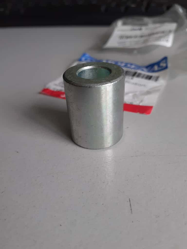 RH BUSH,FR WHEEL(MR3)