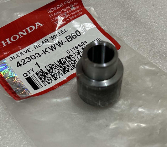 SLEEVE,RR WHEEL-KZVP