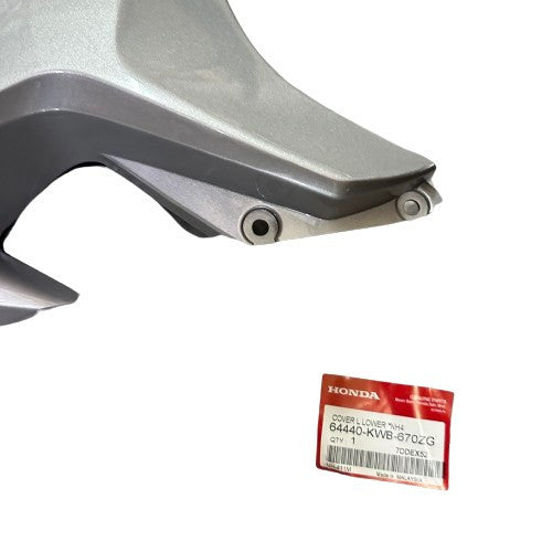 COVER L LOWER *NH-411M* FORCE SILVER METALLIC - WAVE DASH V1